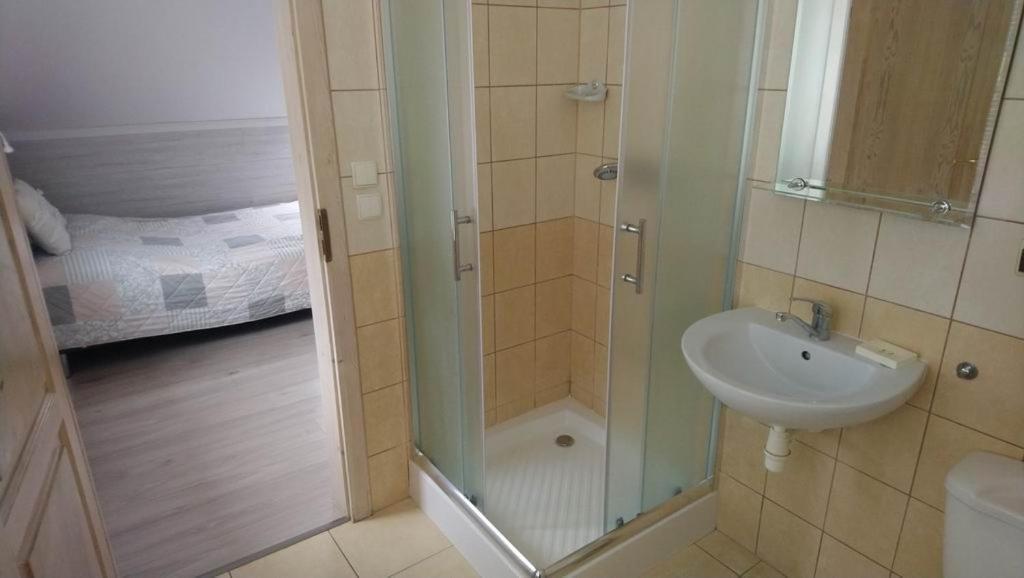 Dom Goscinny Kavera Dziwnówek Exterior foto