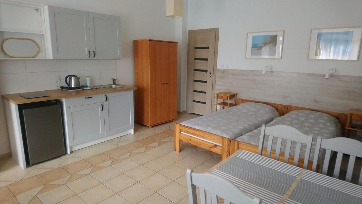 Dom Goscinny Kavera Dziwnówek Exterior foto